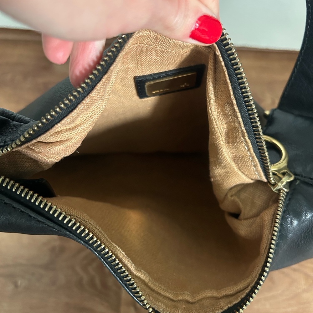 Fendi Oyster Black Leather - Picture 8 of 15